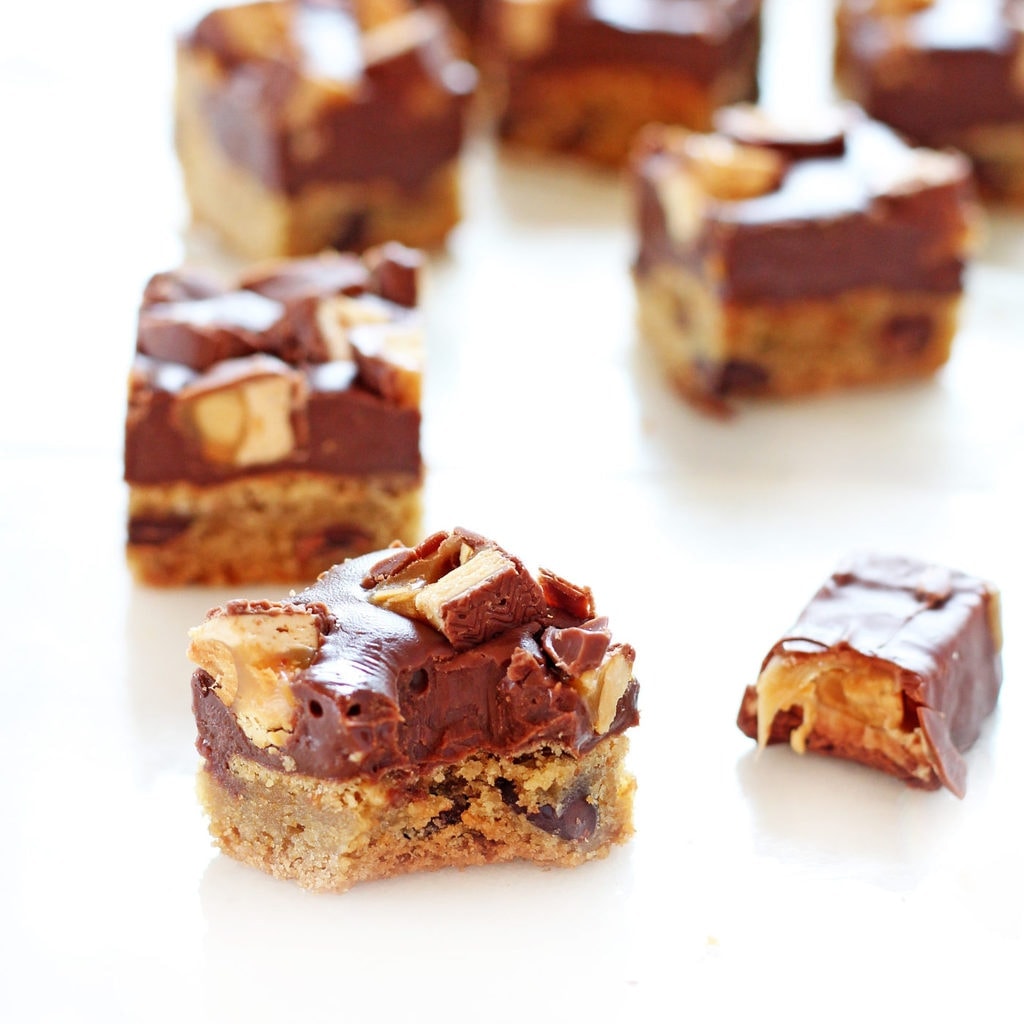 Snickers chocolate chip cookie bars - great recipe for leftover Halloween candy! | www.ifyougiveablondeakitchen.com