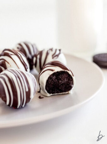 Easy Oreo Truffles (only 3 ingredients!)