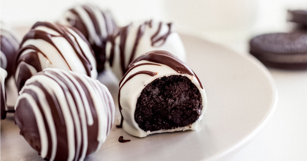 Easy Oreo Truffles (only 3 ingredients!)