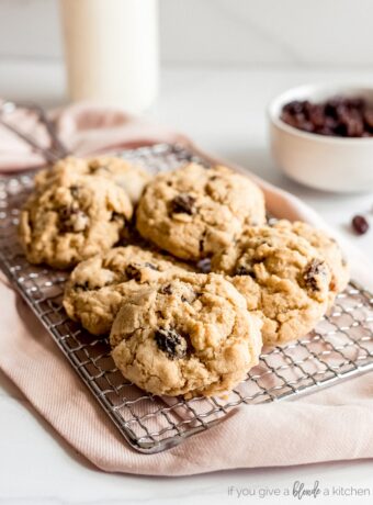 Chewy Oatmeal Raisin Cookies