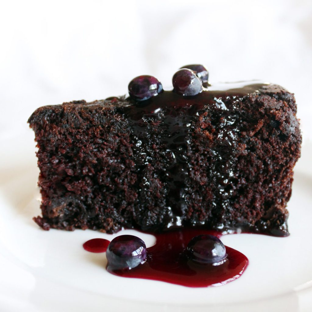 If you love blueberries and you love chocolate then you are going to love this blueberry chocolate cake! | Recipe by @haleydwilliams