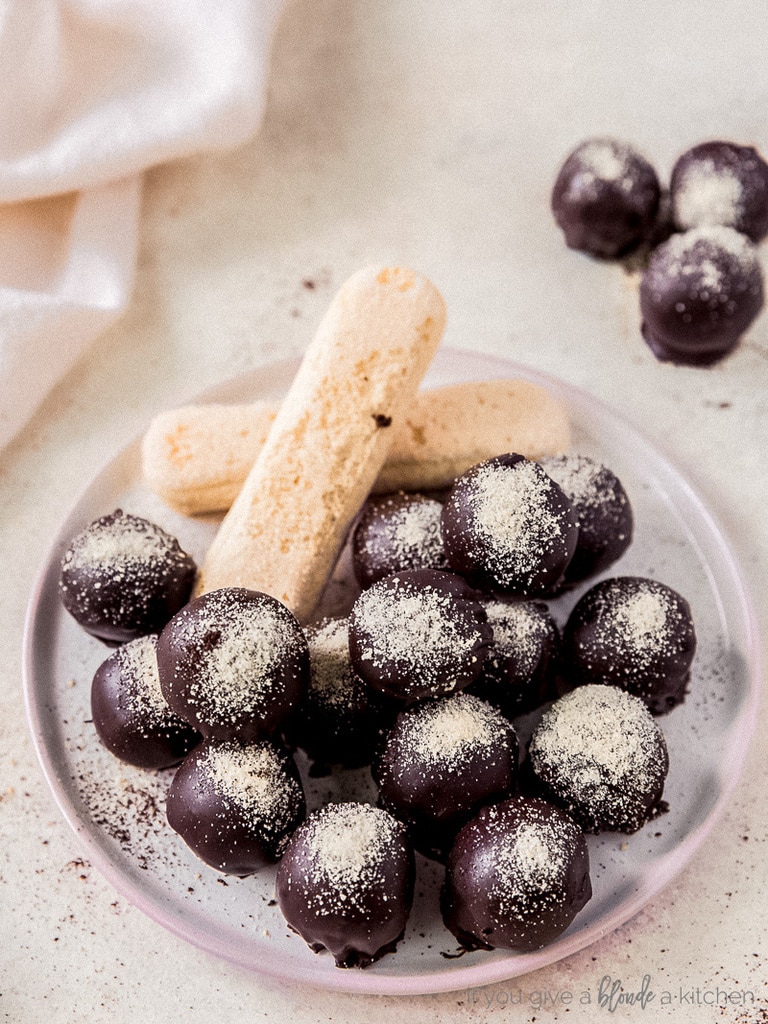 Tiramisu truffles are a wonderful blend of tiramisu flavors (think Italian biscuits, espresso and chocolate) in a delicious bite. The no bake recipe only uses six ingredients! | @haleydwilliams