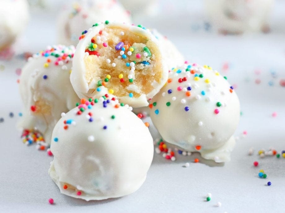 No bake birthday cake truffles from www.ifyougiveablondeakitchen.com