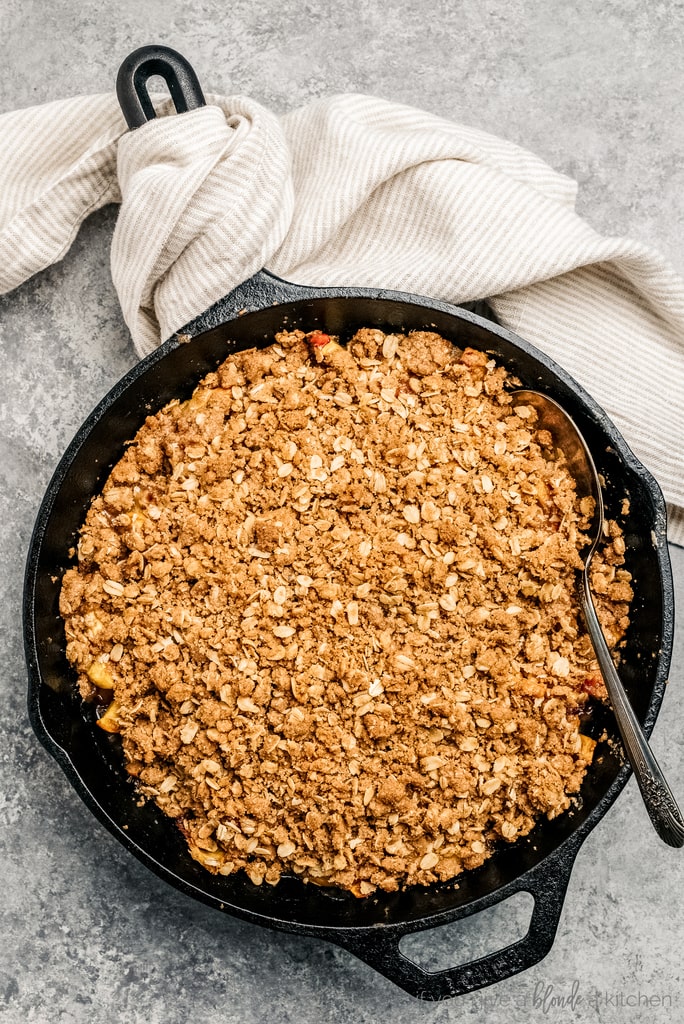 peach crisp in cast iron skillet