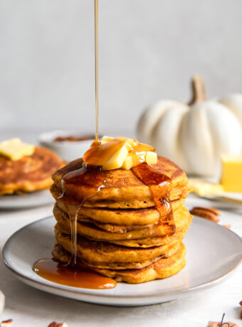 Easy Pumpkin Pancakes (fluffy & flavorful!)