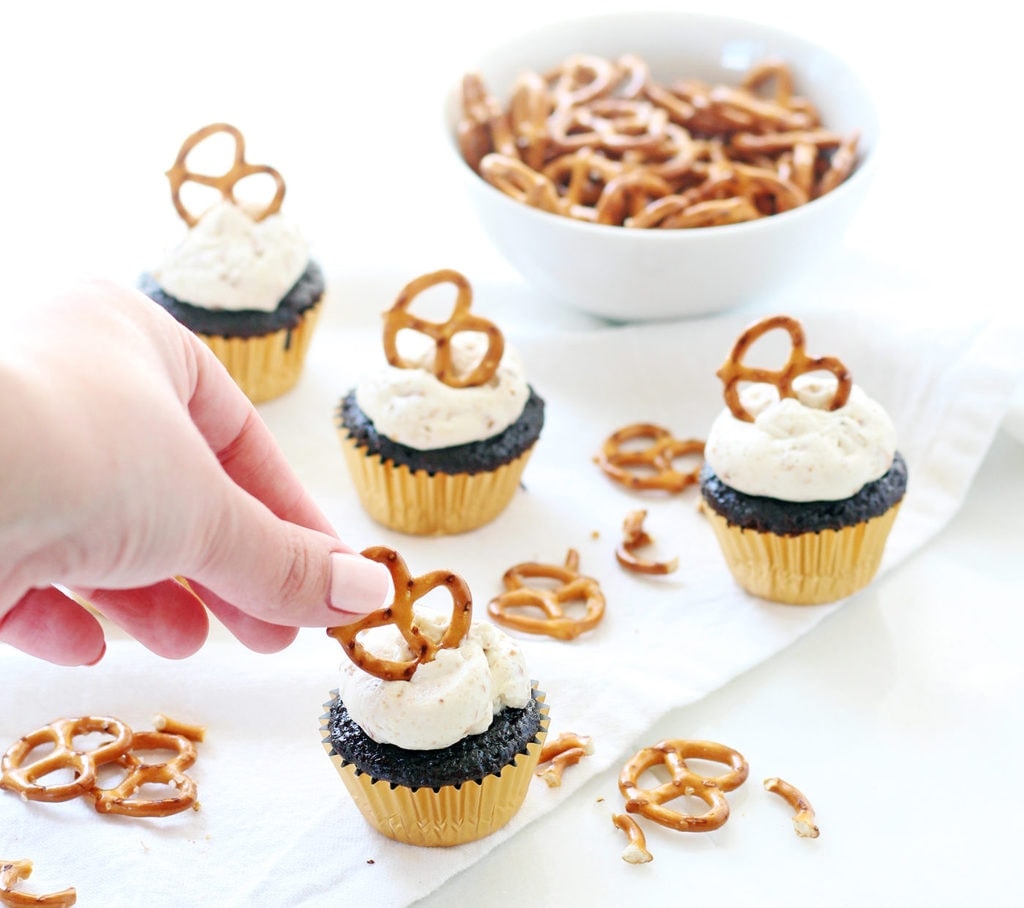 Chocolate pretzel cupcakes are made with a chocolatey cake batter and pretzel buttercream. | www.ifyougiveablondeakitchen.com