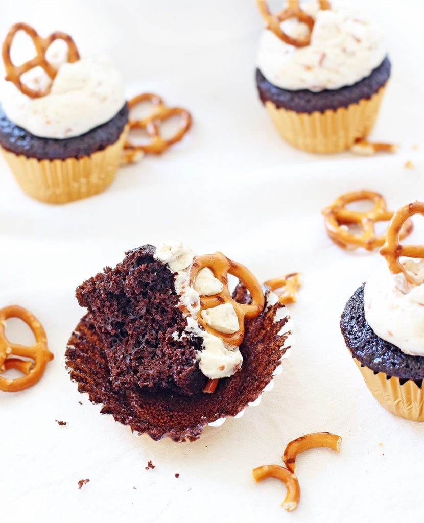 Chocolate pretzel cupcakes are made with a chocolatey cake batter and pretzel buttercream. | www.ifyougiveablondeakitchen.com