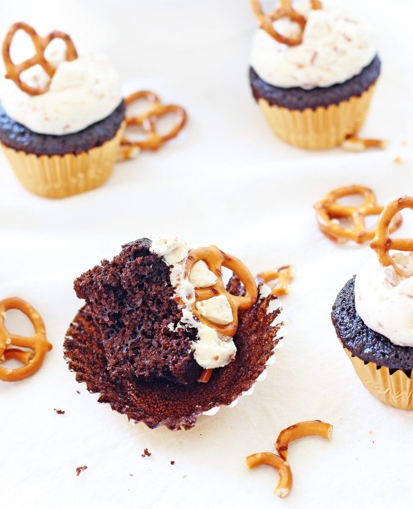 Chocolate pretzel cupcakes are made with a chocolatey cake batter and pretzel buttercream. | www.ifyougiveablondeakitchen.com