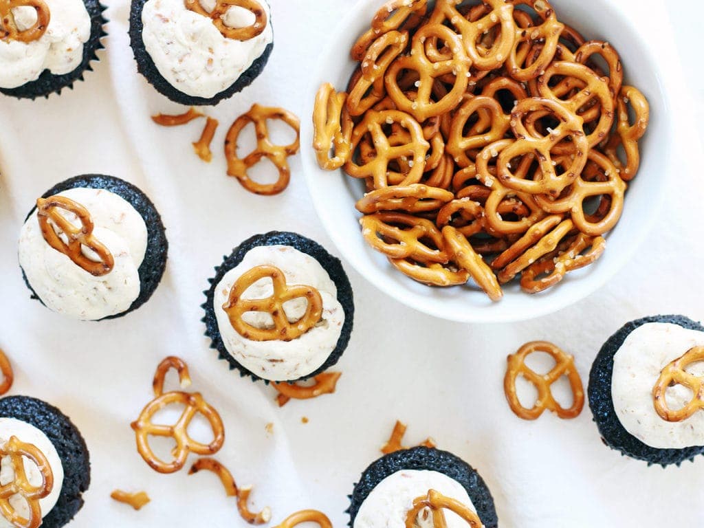 Chocolate pretzel cupcakes are made with a chocolatey cake batter and pretzel buttercream. | www.ifyougiveablondeakitchen.com