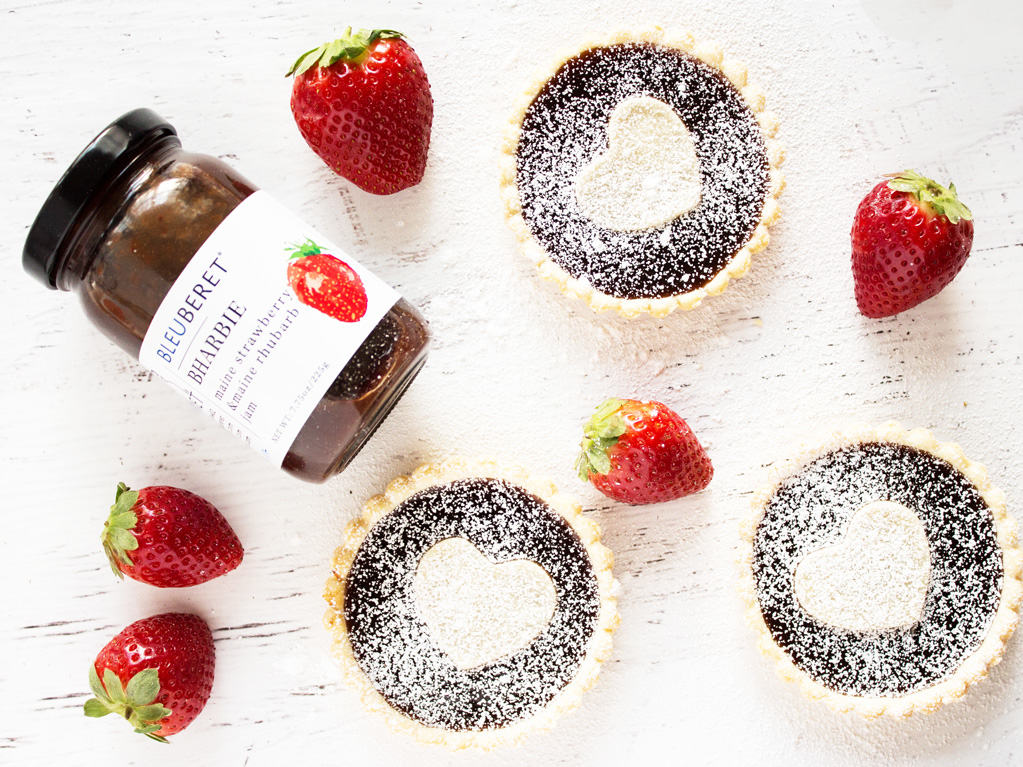 Strawberry rhubarb jam tarts are perfect for Valentine's Day! #bleuberet #sponsored | www.ifyougiveablondeakitchen.com