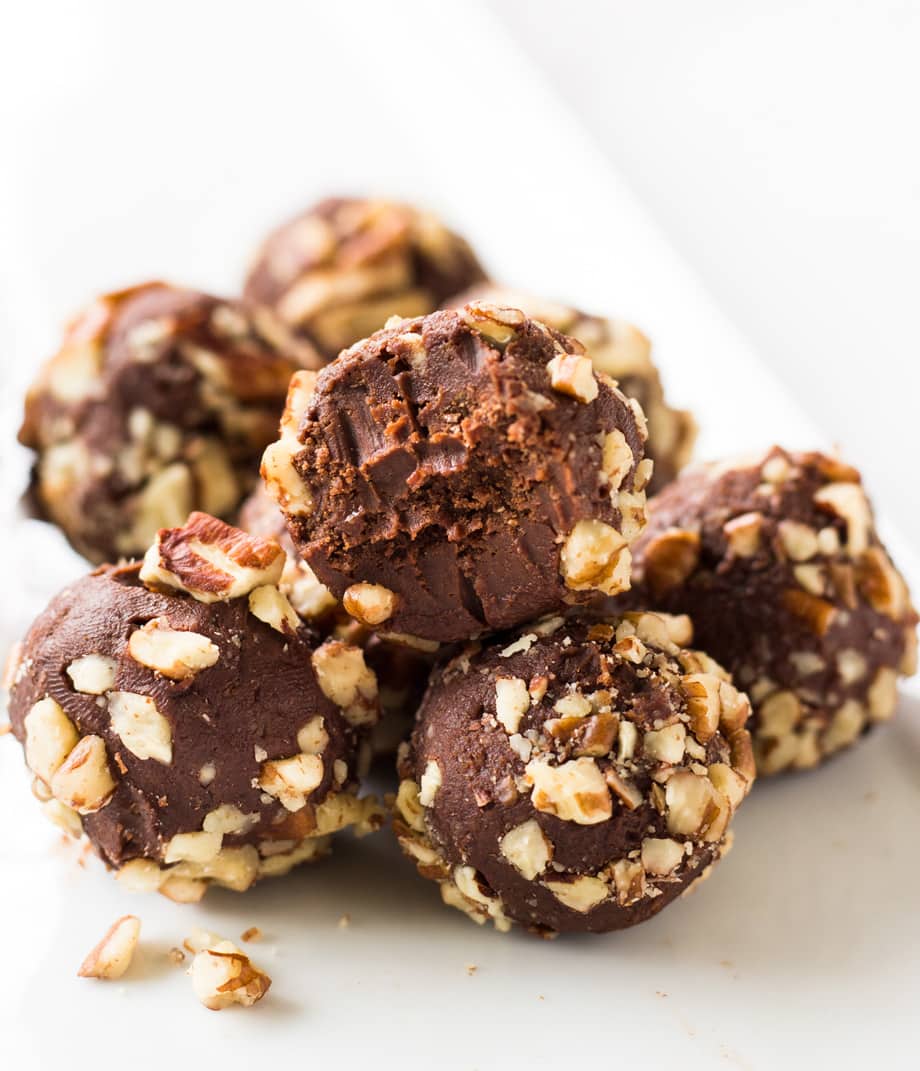 Pecan truffles are the perfect no-bake dessert for the Kentucky Derby, Thanksgiving or Christmas! | www.ifyougiveablondeakitchen.com