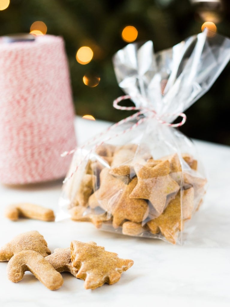 Give your fur baby a Christmas gift too! Homemade peanut butter dog treats are a healthy and delicious treat for your puppy. | www.ifyougiveablondeakitchen.com