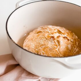 no knead bread loaf in enameled dutch oven