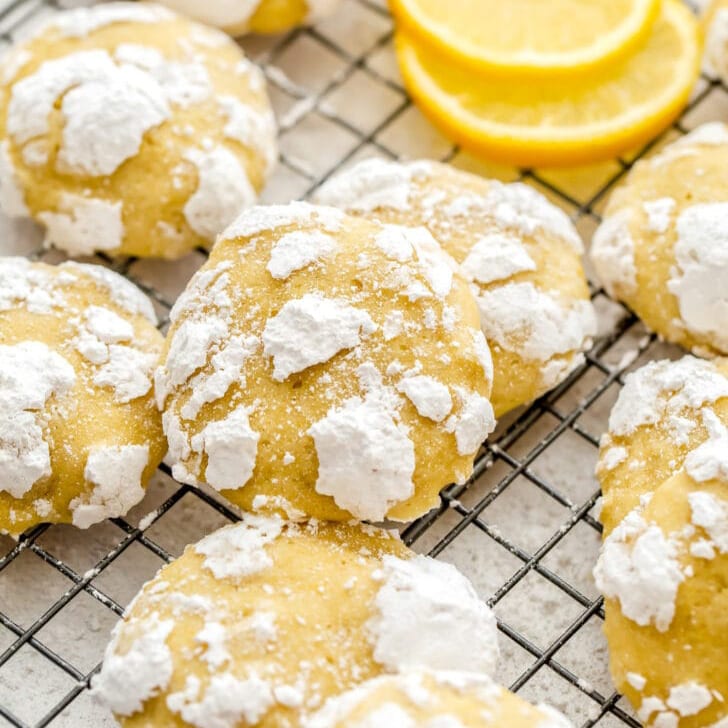 lemon crinkle cookies with confectioners' sugar