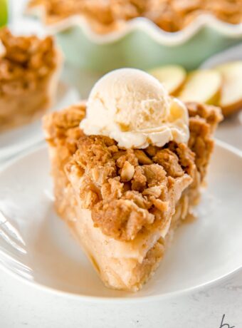 Apple Crumble Pie with Oats