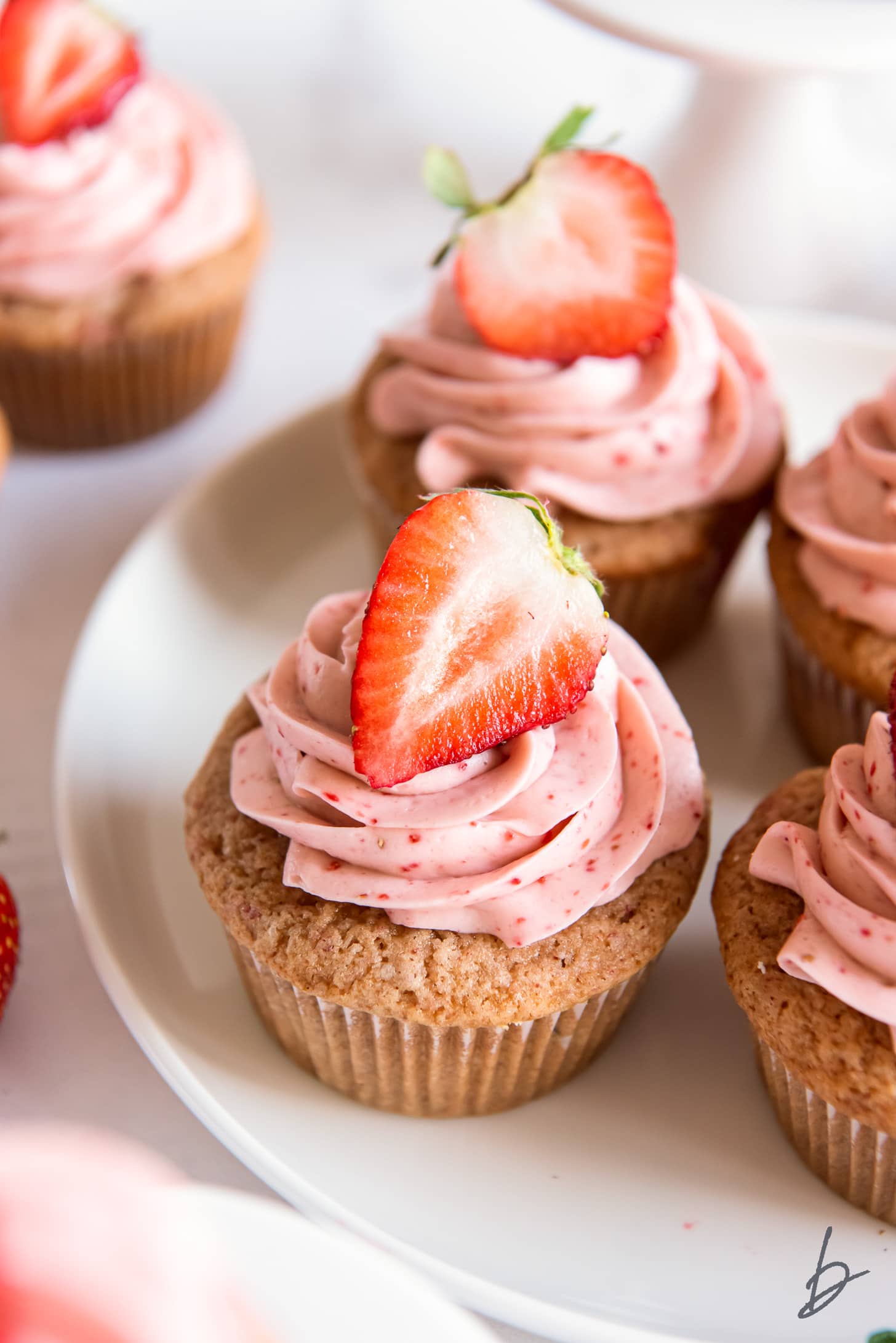 1pc, A Berry Sweet Baby is on the Way - Strawberry Baby Shower Backdrop for  Photography and Cake Table Decorations