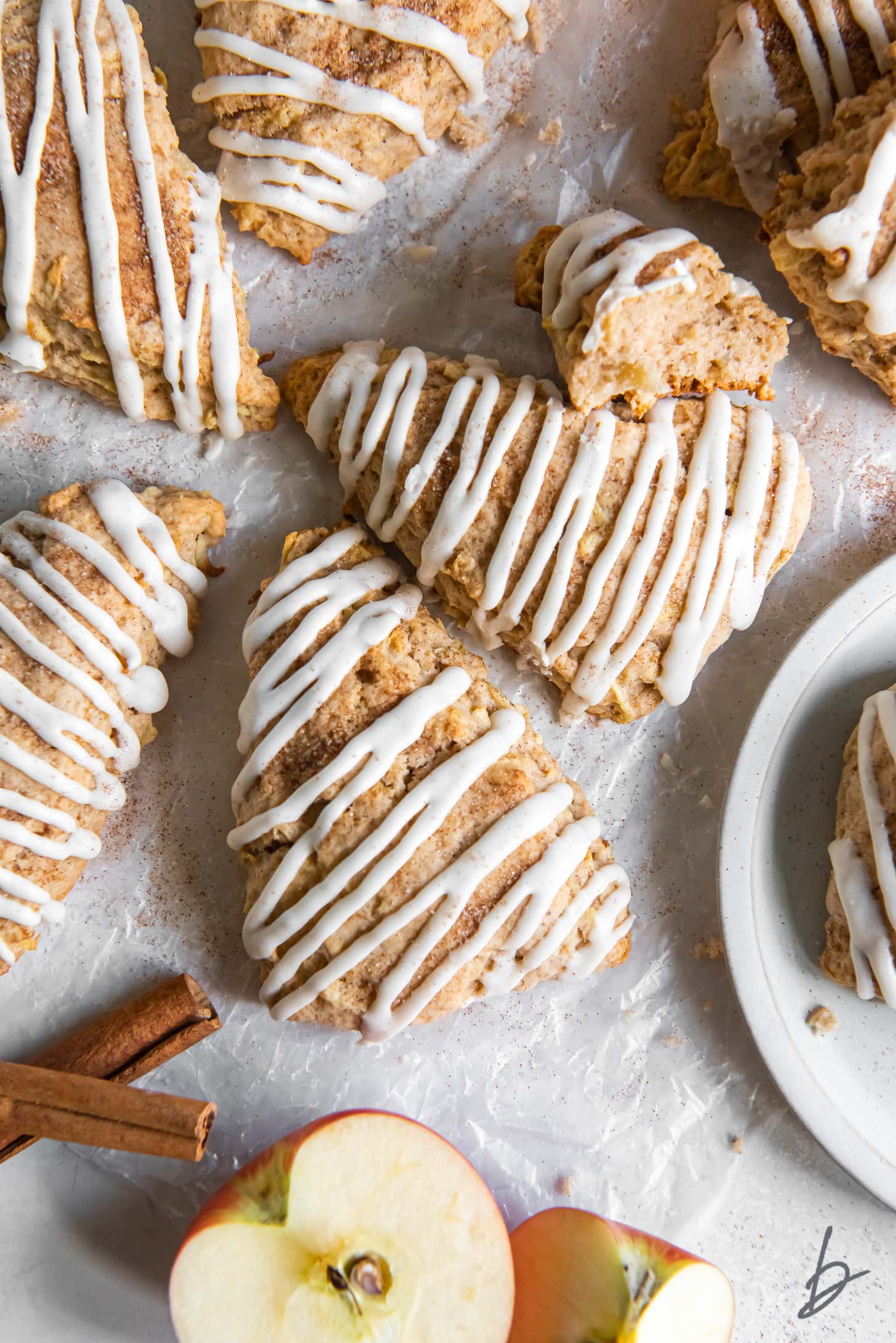 apple cinnamon scones with glaze drizzled on top.