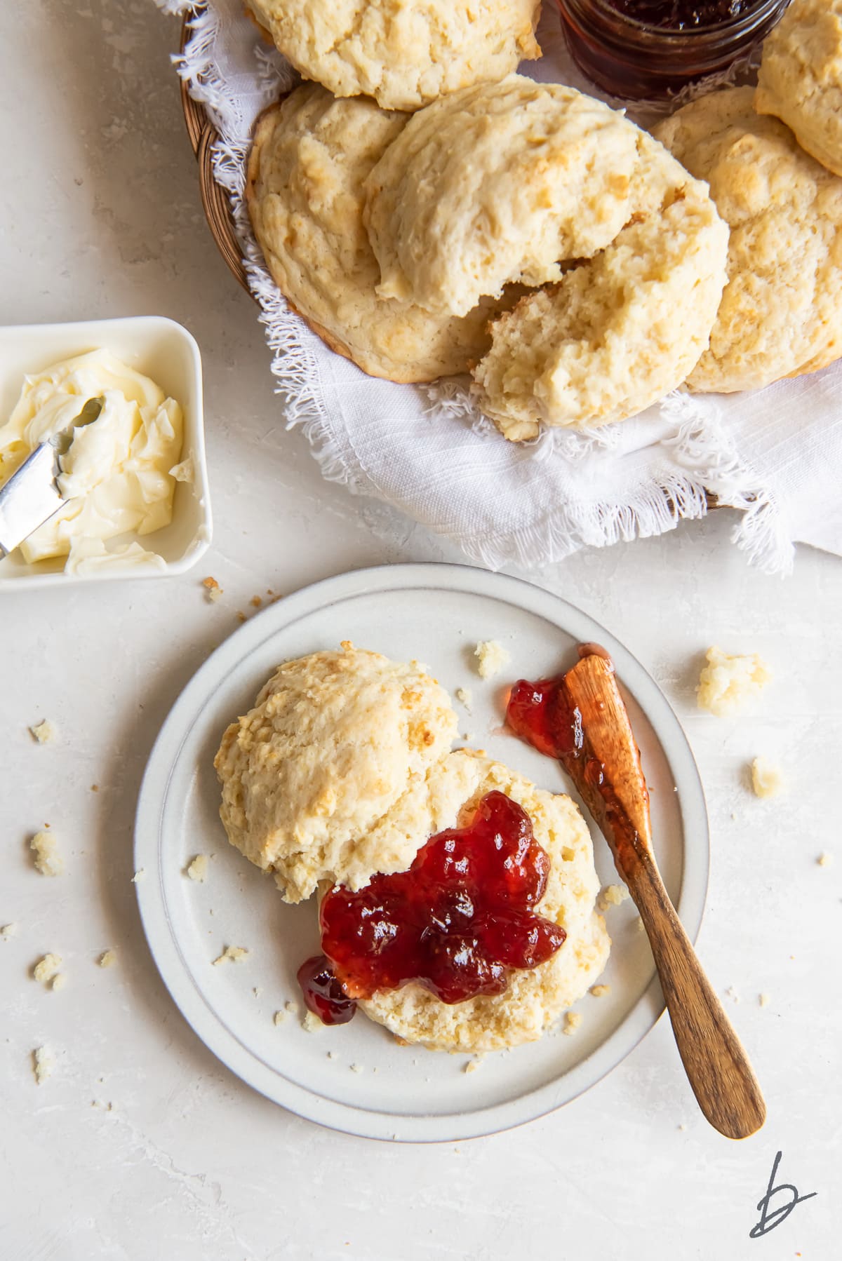 https://www.ifyougiveablondeakitchen.com/wp-content/uploads/2022/08/buttermilk-drop-biscuits-recipe.jpg