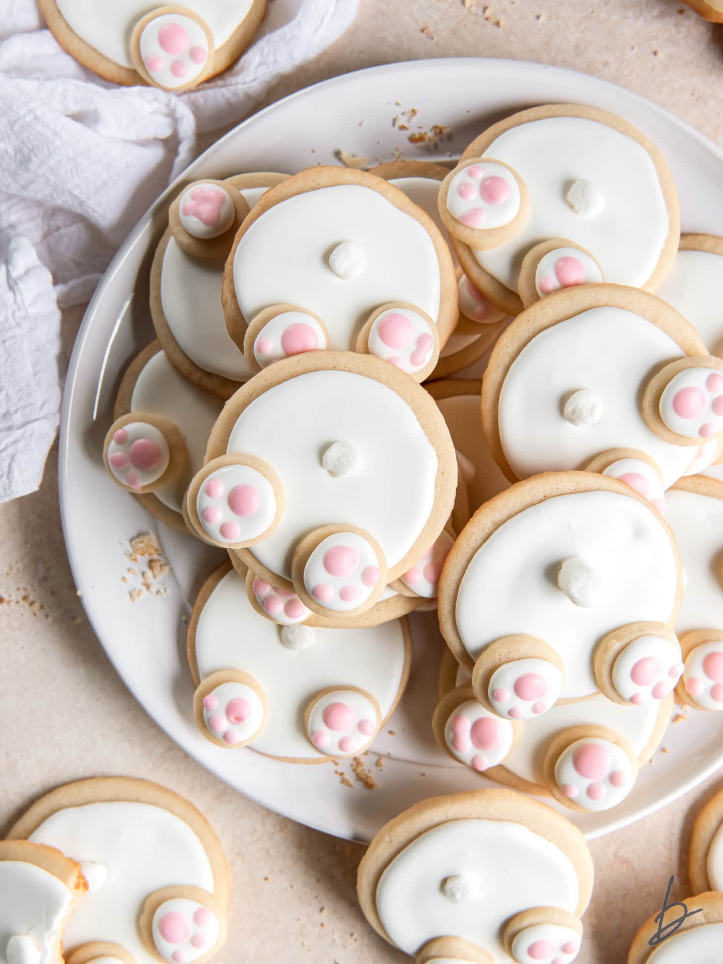 Bunny butt cookies are iced sugar cookies perfect for Easter! | www.ifyougiveablondeakitchen.com