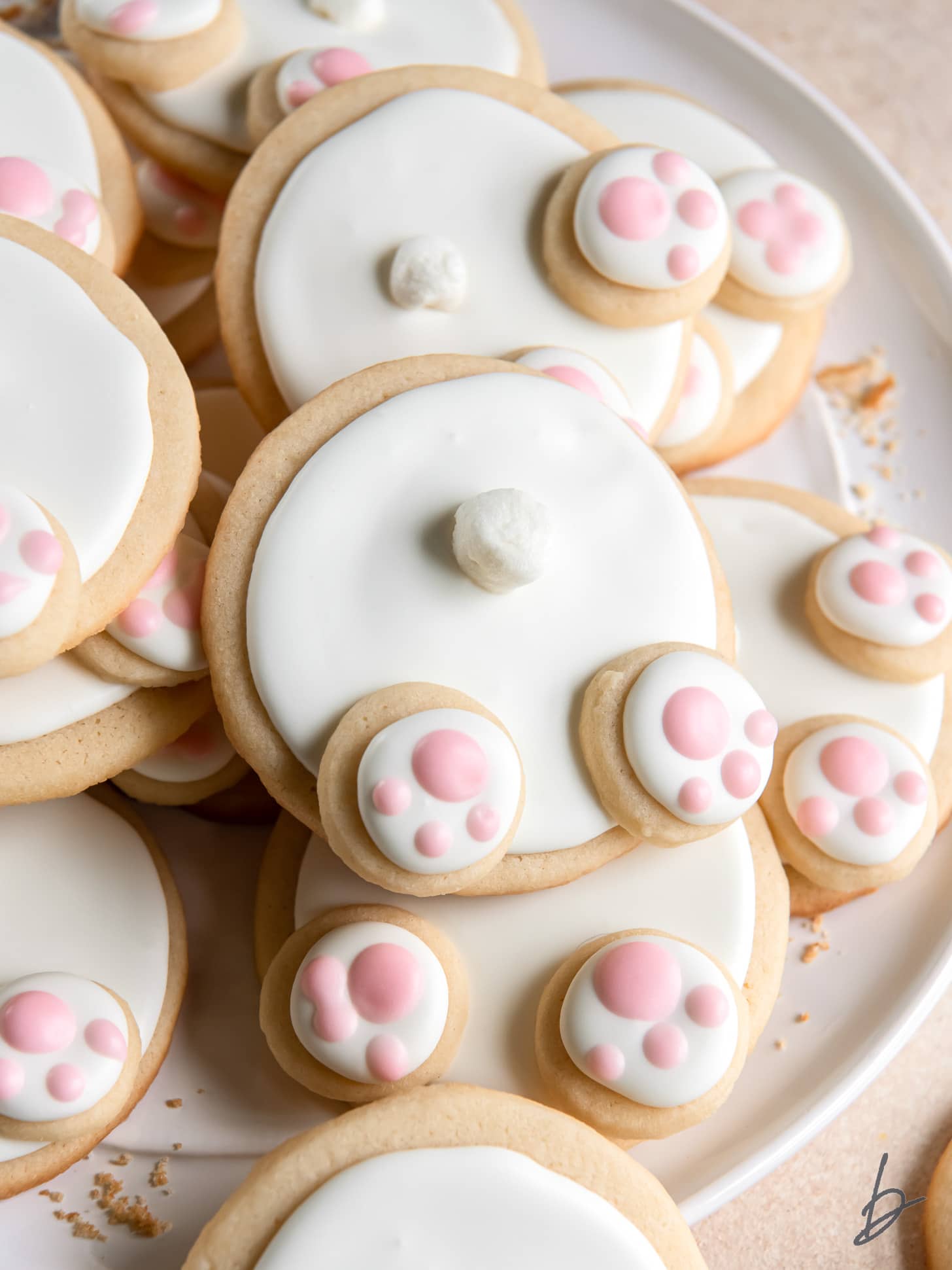 Bunny butt cookies are iced sugar cookies perfect for Easter! | www.ifyougiveablondeakitchen.com