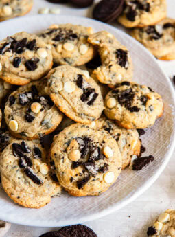 Cookies and cream cookies on a white plate.