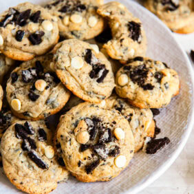 Cookies and cream cookies on a white plate.