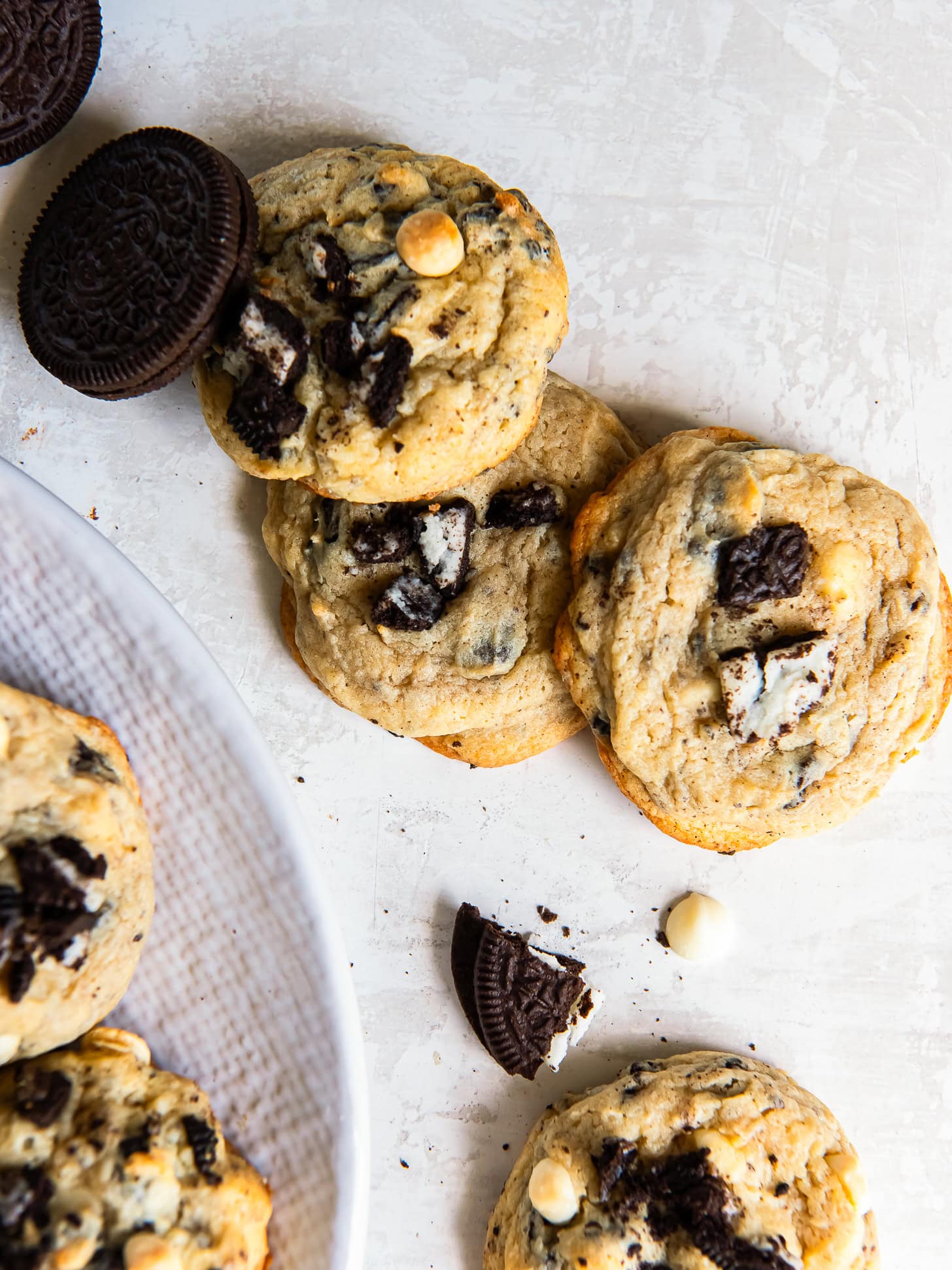 Cookies and cream cookies near Oreos.